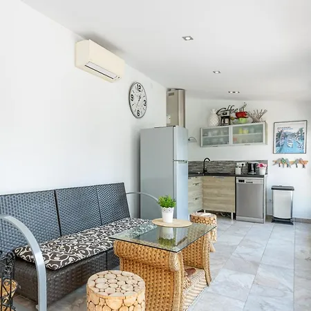 Apart-rent Alberes Villa *